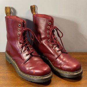 Dr. Martens Pascal 1460 in Cherry Red